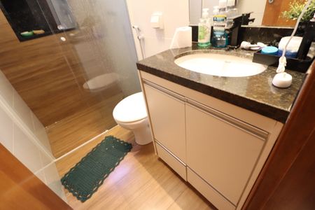 Banheiro Social de apartamento para alugar com 2 quartos, 50m² em Novo Mundo, Uberlândia