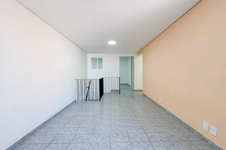 Sala de casa para alugar com 2 quartos, 150m² em Jardim Roberto, Osasco