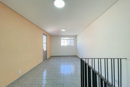 Sala de casa para alugar com 2 quartos, 150m² em Jardim Roberto, Osasco