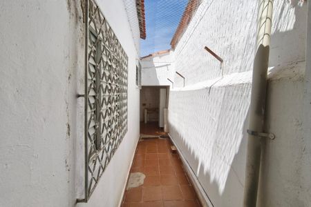 Casa para alugar com 190m², 5 quartos e 3 vagasCorredor - Quintal