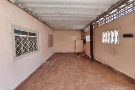 Casa para alugar com 190m², 5 quartos e 3 vagasQuintal - Garagem
