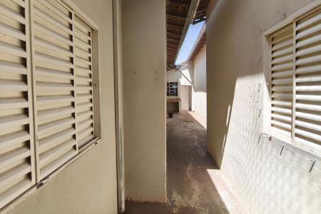 Casa para alugar com 190m², 5 quartos e 3 vagasCorredor - Quintal