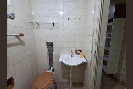 Casa para alugar com 156m², 2 quartos e 2 vagasBanheiro social
