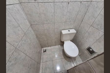 Banheiro de serviço de casa de condomínio à venda com 4 quartos, 253m² em Barreto, Niterói