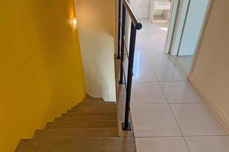 Apartamento para alugar com 130m², 2 quartos e 1 vagaEscada