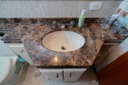 Apartamento à venda com 122m², 4 quartos e 2 vagasBanheiro da suíte