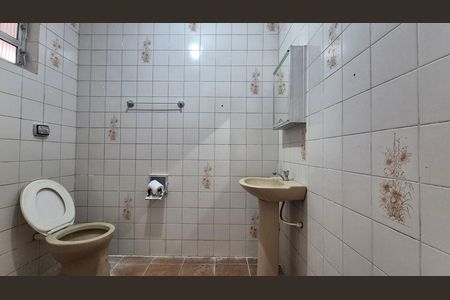 Casa para alugar com 99m², 2 quartos e 1 vaga Casa para alugar com 99m², 2 quartos e 1 vagaBanheiro