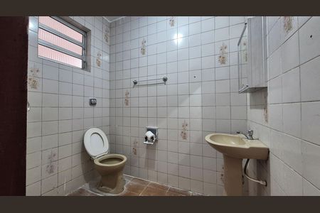 Casa para alugar com 99m², 2 quartos e 1 vaga Casa para alugar com 99m², 2 quartos e 1 vagaBanheiro