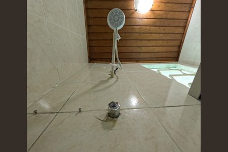 Detalhe do banheiro de casa para alugar com 2 quartos, 110m² em Váz Lobo, Rio de Janeiro