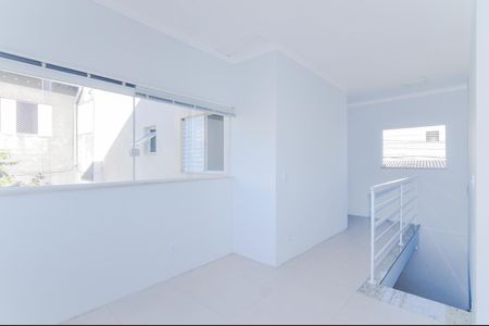 Corredor de casa para alugar com 3 quartos, 160m² em Jardim Pinheiros, Guarulhos