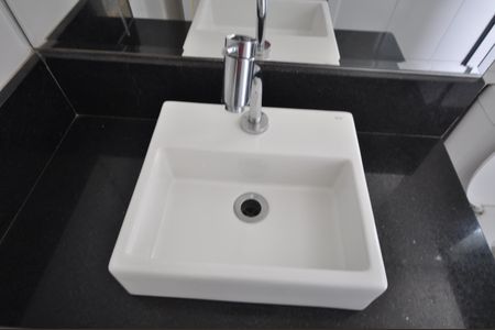 Apartamento à venda com 65m², 2 quartos e 1 vagaBanheiro Social