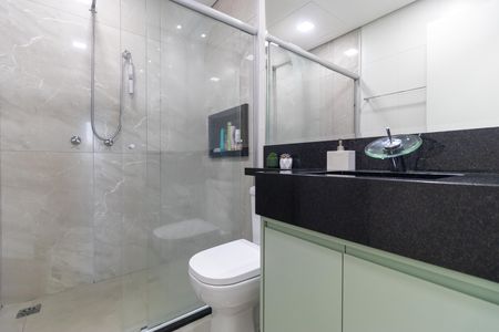 Banheiro social de apartamento à venda com 2 quartos, 52m² em Jardim do Lago, Campinas