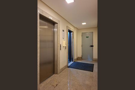 Apartamento para alugar com 90m², 2 quartos e 1 vagaElevadores