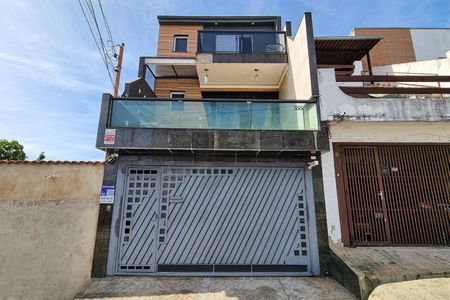 Casa à venda com 347m², 4 quartos e 2 vagas Casa à venda com 347m², 4 quartos e 2 vagasFachada