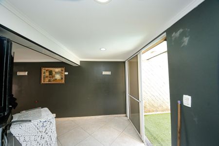 Casa à venda com 347m², 4 quartos e 2 vagas Casa à venda com 347m², 4 quartos e 2 vagasÁrea de Serviço