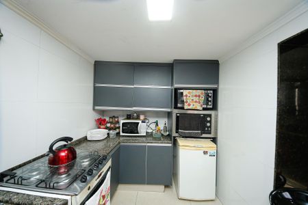 Casa à venda com 347m², 4 quartos e 2 vagas Casa à venda com 347m², 4 quartos e 2 vagasCozinha