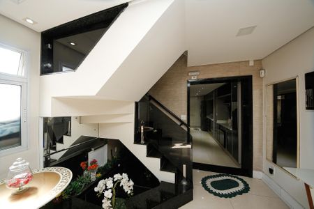 Casa à venda com 347m², 4 quartos e 2 vagas Casa à venda com 347m², 4 quartos e 2 vagasSala