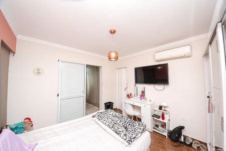 Casa à venda com 347m², 4 quartos e 2 vagas Casa à venda com 347m², 4 quartos e 2 vagasSuíte 1