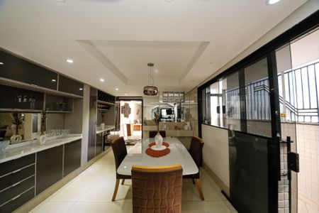 Casa à venda com 347m², 4 quartos e 2 vagas Casa à venda com 347m², 4 quartos e 2 vagasCozinha