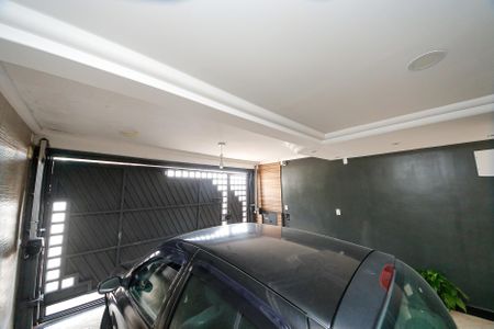 Casa à venda com 347m², 4 quartos e 2 vagas Casa à venda com 347m², 4 quartos e 2 vagasÁrea comum