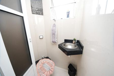 Casa à venda com 347m², 4 quartos e 2 vagas Casa à venda com 347m², 4 quartos e 2 vagasBanheiro de Serviço