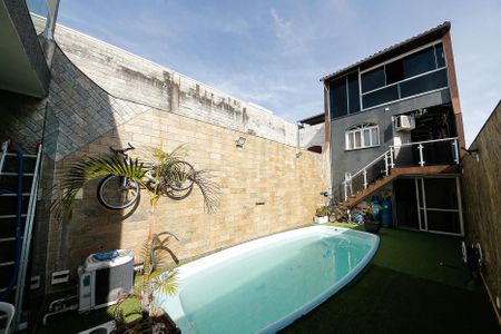Casa à venda com 347m², 4 quartos e 2 vagas Casa à venda com 347m², 4 quartos e 2 vagasÁrea comum