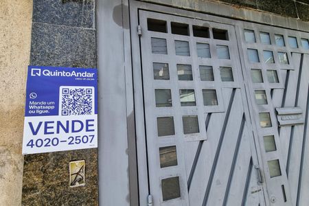 Casa à venda com 347m², 4 quartos e 2 vagas Casa à venda com 347m², 4 quartos e 2 vagasPlaca