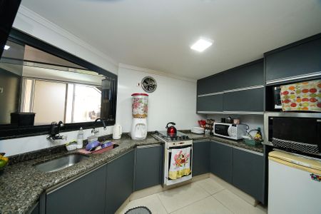 Casa à venda com 347m², 4 quartos e 2 vagas Casa à venda com 347m², 4 quartos e 2 vagasCozinha