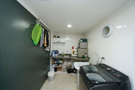 Casa à venda com 347m², 4 quartos e 2 vagas Casa à venda com 347m², 4 quartos e 2 vagasÁrea de Serviço