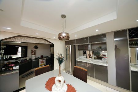 Casa à venda com 347m², 4 quartos e 2 vagas Casa à venda com 347m², 4 quartos e 2 vagasCozinha