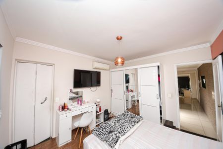 Casa à venda com 347m², 4 quartos e 2 vagas Casa à venda com 347m², 4 quartos e 2 vagasSuíte 1