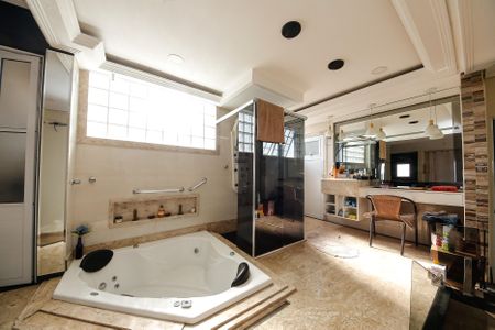 Casa à venda com 347m², 4 quartos e 2 vagas Casa à venda com 347m², 4 quartos e 2 vagasSuíte 3 Banheiro