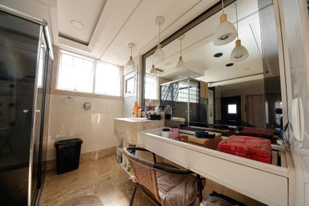 Casa à venda com 347m², 4 quartos e 2 vagas Casa à venda com 347m², 4 quartos e 2 vagasSuíte 3 Banheiro