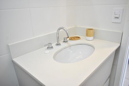 Banheiro de kitnet/studio para alugar com 0 quarto, 27m² em Vila Clementino, São Paulo