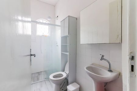 Banheiro de casa para alugar com 1 quarto, 25m² em Vila Butantã, São Paulo
