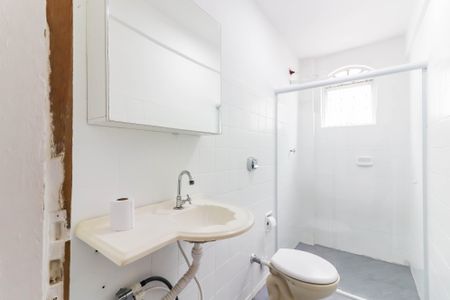 Banheiro de casa para alugar com 1 quarto, 25m² em Vila Butantã, São Paulo