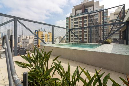 Studio à venda com 24m², 1 quarto e sem vaga Studio à venda com 24m², 1 quarto e sem vagaÁrea comum - Piscina