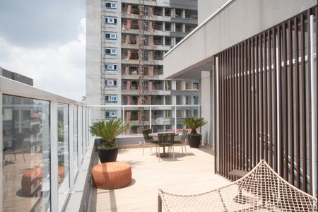 Studio para alugar com 26m², 1 quarto e sem vaga Studio para alugar com 26m², 1 quarto e sem vagaÁrea comum - Piscina