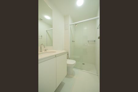 Banheiro de kitnet/studio para alugar com 1 quarto, 26m² em Indianópolis, São Paulo