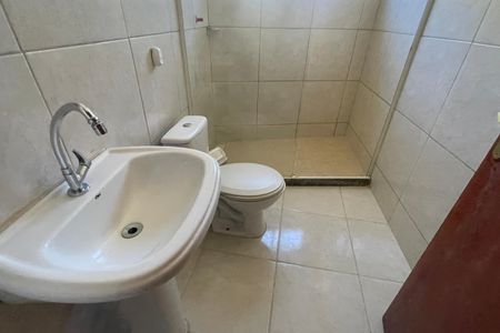 Casa para alugar com 54m², 2 quartos e sem vaga Casa para alugar com 54m², 2 quartos e sem vagaBanheiro
