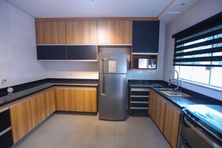 Casa para alugar com 207m², 4 quartos e 2 vagas Casa para alugar com 207m², 4 quartos e 2 vagasCozinha