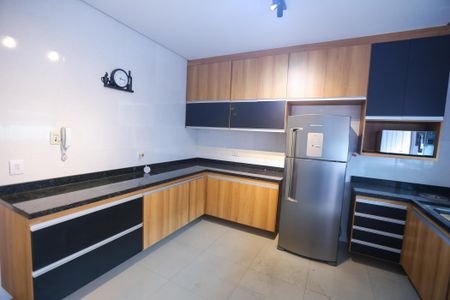 Casa para alugar com 207m², 4 quartos e 2 vagas Casa para alugar com 207m², 4 quartos e 2 vagasCozinha