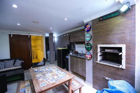 Casa para alugar com 207m², 4 quartos e 2 vagas Casa para alugar com 207m², 4 quartos e 2 vagasÁrea comum - Churrasqueira