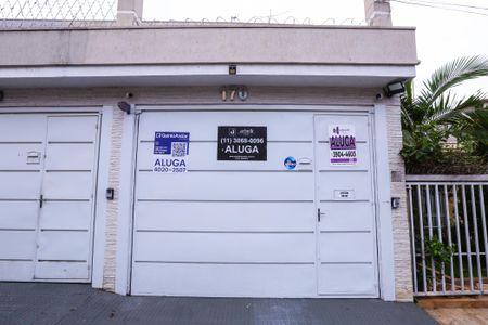 Casa para alugar com 207m², 4 quartos e 2 vagas Casa para alugar com 207m², 4 quartos e 2 vagasFachada