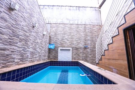 Casa para alugar com 207m², 4 quartos e 2 vagas Casa para alugar com 207m², 4 quartos e 2 vagasÁrea comum - Piscina