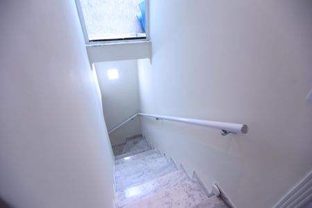 Casa para alugar com 207m², 4 quartos e 2 vagas Casa para alugar com 207m², 4 quartos e 2 vagasEscada