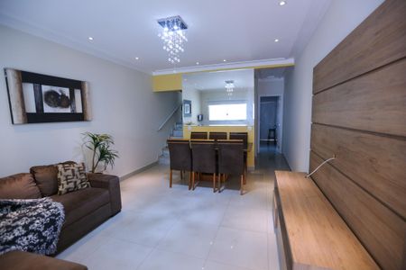 Casa para alugar com 207m², 4 quartos e 2 vagas Casa para alugar com 207m², 4 quartos e 2 vagasSala