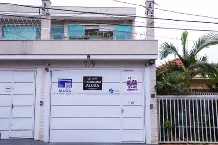 Casa para alugar com 207m², 4 quartos e 2 vagas Casa para alugar com 207m², 4 quartos e 2 vagasFachada