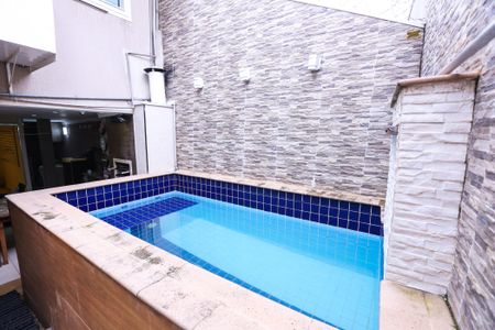 Casa para alugar com 207m², 4 quartos e 2 vagas Casa para alugar com 207m², 4 quartos e 2 vagasÁrea comum - Piscina