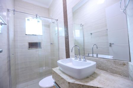 Casa para alugar com 207m², 4 quartos e 2 vagas Casa para alugar com 207m², 4 quartos e 2 vagasBanheiro da Suíte